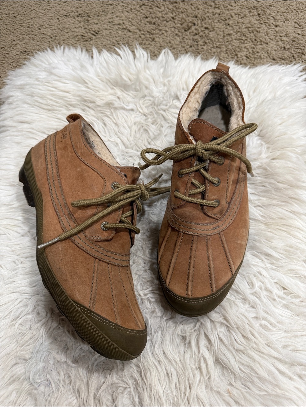 Ugg Australia Magpie 5185 Women
Waterproof Tan Brown Duck Booties Size 10